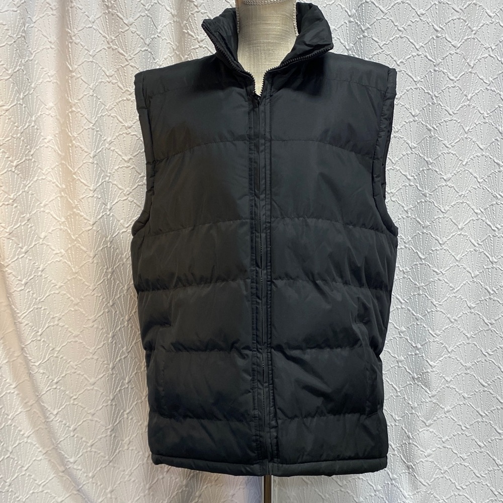 TRUE ROCK size medium Men's Quilted Black waterproof puffer Vest casual packable